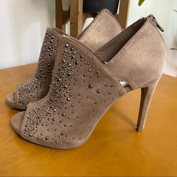 NWOT Jennifer Lopez heels - Picture 3 of 8